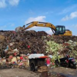 DLH DKI Kerahkan 13 Truk-10 Tronton Angkut Sampah di Pasar Induk Kramat Jati