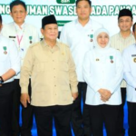 Khofifah Terima Satyalancana Wira Karya Swasembada Pangan 2025 dari Prabowo