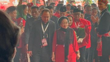 Megawati Hadiri HUT Ke-53 dan Rakernas PDIP di Ancol, Disambut Sekjen Hasto