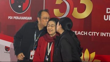 Momen Akrab Puan dan Prananda Cium Pipi Megawati Saat Rakernas PDIP