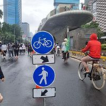 Ada Rambu Pemisah Pesepeda-Pejalan Kaki di CFD HI, Warga Harap Diperbanyak
