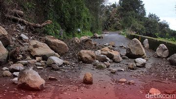 2 Ruas Jalan di Lebak Diterjang Longsor Imbas Hujan Ekstrem