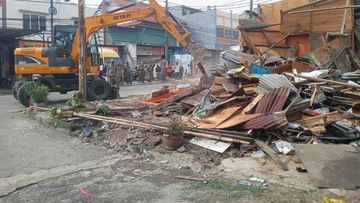 Satpol PP Bongkar 17 Lapak PKL Liar di Pasar Cibinong Bogor