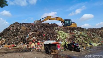 Pramono Minta Pasar Jaya Segera Bereskan Masalah Sampah di Pasar Kramat Jati