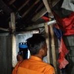 Atap Rumah Warga Ambruk Diterjang Hujan Deras-Angin Kencang di Bogor