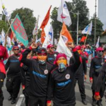 Buruh Gelar Demo di DPR dan Kemnaker Hari Ini, Tuntut Revisi UMP DKI-Jabar